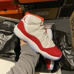 DS Jordan Cherry 11s size 7Y