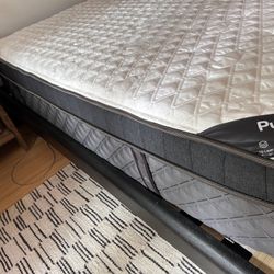 Puffy Royal Hybrid Mattress, Cal King, Like New, Perfect Condition