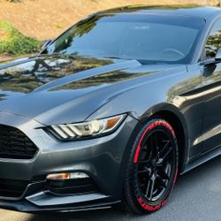 2017 Ford Mustang coupe !!!