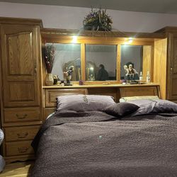 Gorgeous King Bedroom Set.