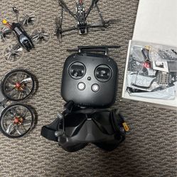 DJI Googles v1 And 4 Drones