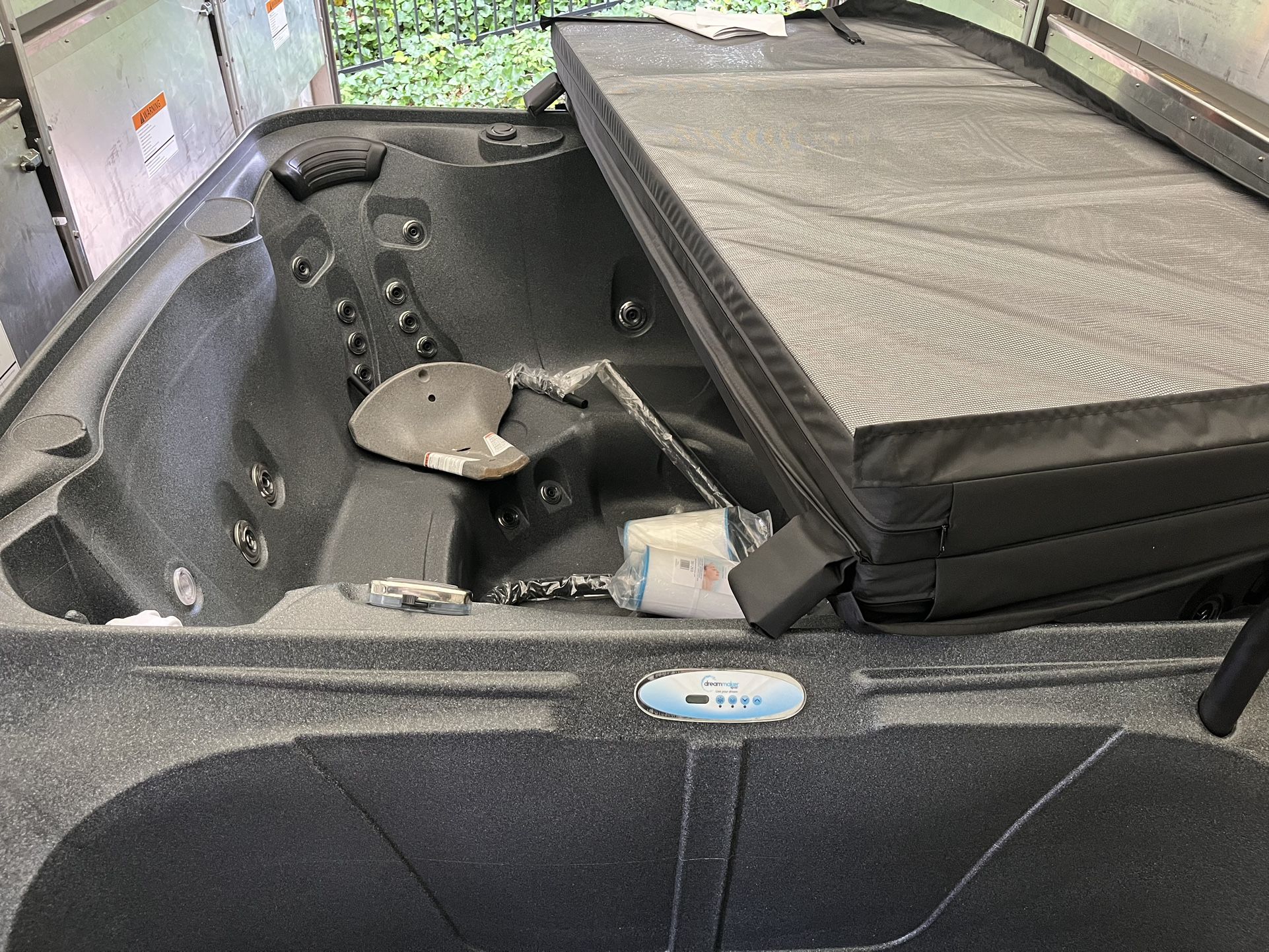 Dream Maker Spas Hot Tub