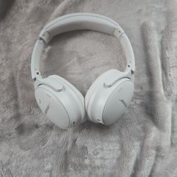 White Bose noise canceling headphones