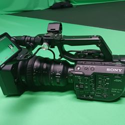 Sony FS5 II / Mark 2 + Sony PZ 18–110 mm F4 G OSS + Tripod + Portabrace