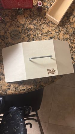 Tech Deck Fingerboard Ramp with Rail