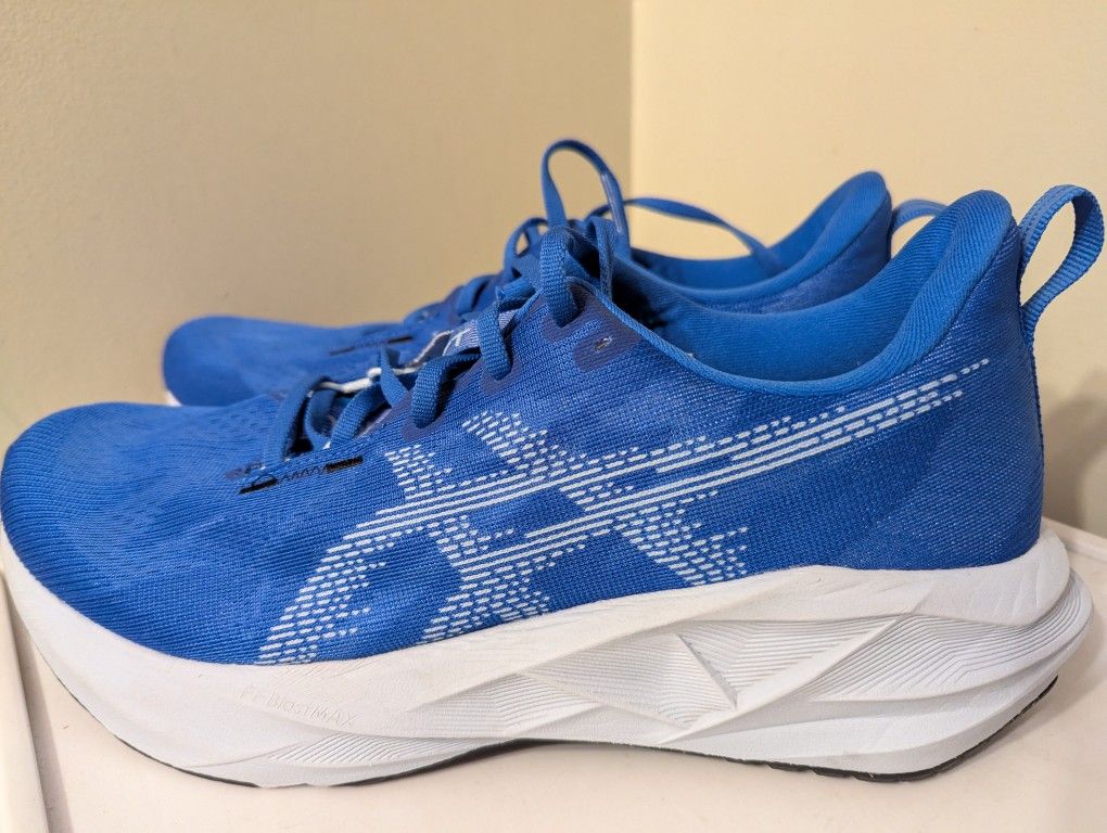 Asics Novablast 5 Men's Size 10