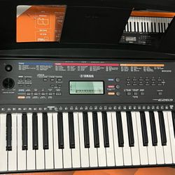 YAMAHA KEYBOARD WITH HEADPHONE PORT INCLUDED AND CHARGER