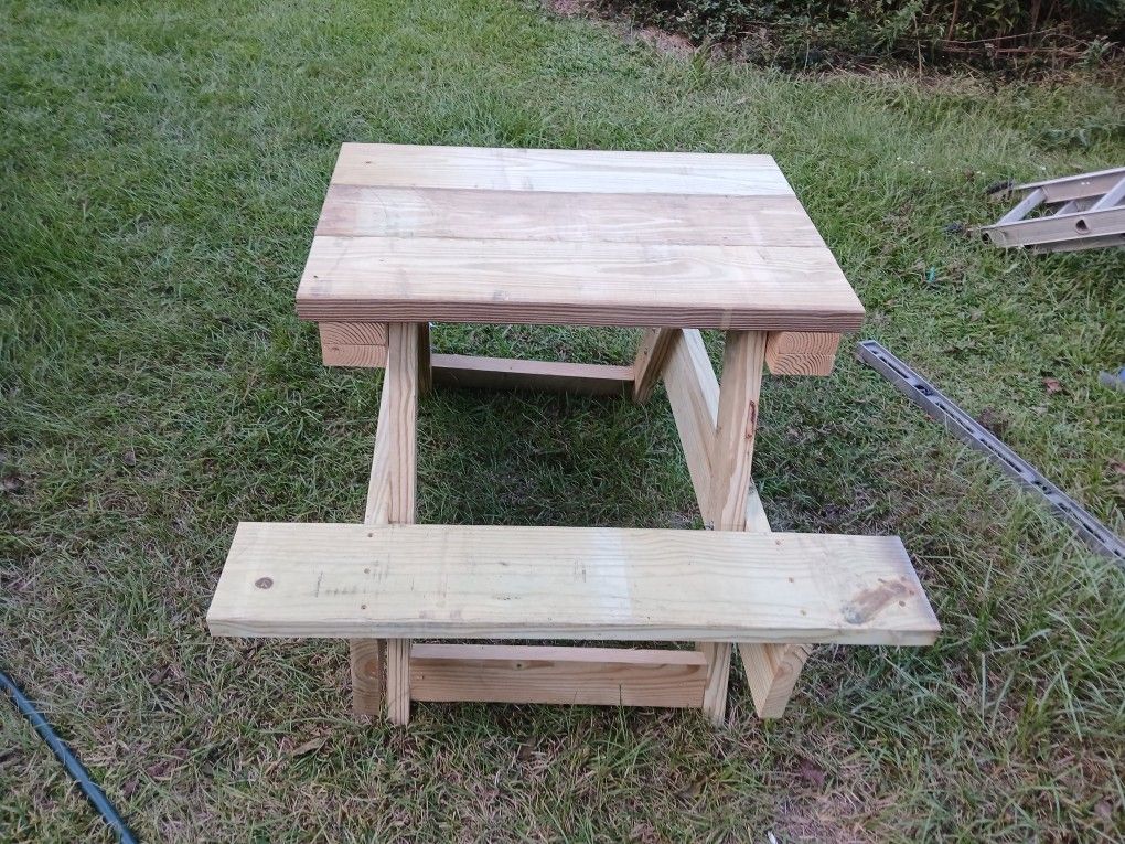 Picnic  Table