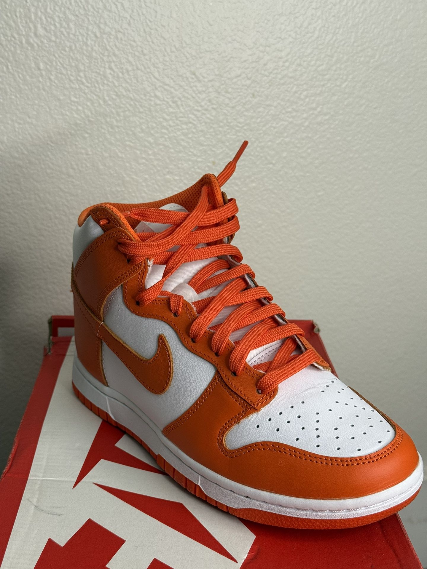 Nike Dunk High —Orange, Size (7)