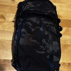 Viktos Upscale 3 Multicam Black Sling Bag