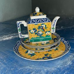 24 K Gold Trim KUTANi Set With Teapot 