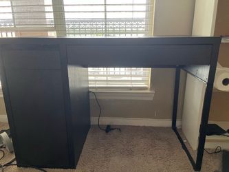 IKEA MICKE Desk with Small Table Lamp