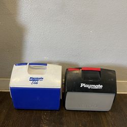 Igloo 16 QT Playmate Elite Ice Chest Cooler, Red 30 Can Capacity