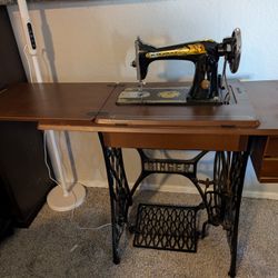 Antique Vintage Singer Sewing Machine  OBO