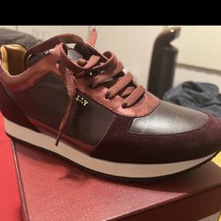 Bally Women Shoe 9.5 run Small