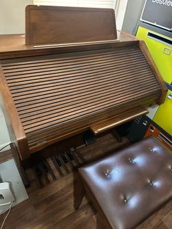 Lowrey Heritage NT-400T  with bench