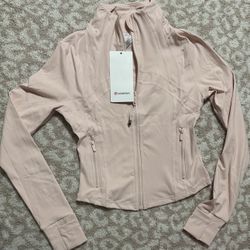 Lululemon 🌸🌸 Cropped Jacket $40  **READ DESCRIPTION**