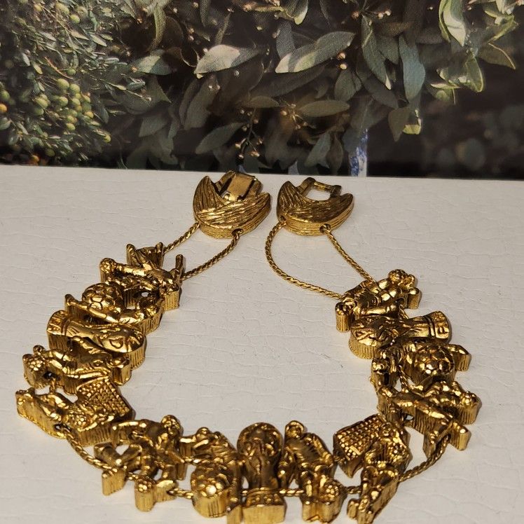 #2400, VINTAGE 1995's TOFA FIFA SOCKER, SIGNED BG, GOLD TONE BRACELET