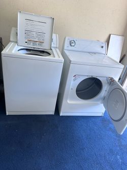Whirlpool washer and dryer set- both in good working condition