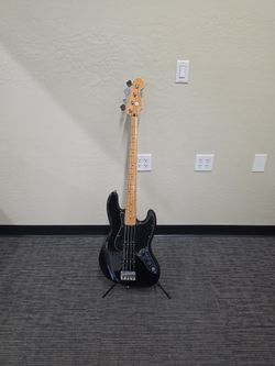 Fender Jazz Bass Guitar Black Maple Neck