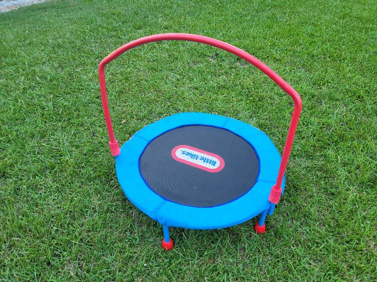 Little Tikes  Easy Store 3-Foot Trampoline with Foldable Hand Rail 