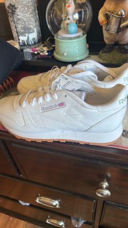 Brand new pair of Reebok, tennis shoes size 8 1/2