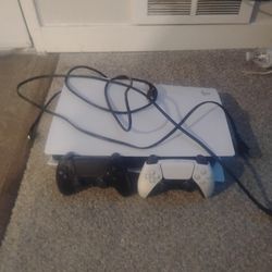PS5 Disc Version w/2 controllers