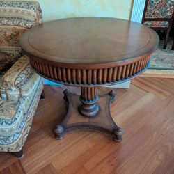 Round Pedestal Foyer/Side Table