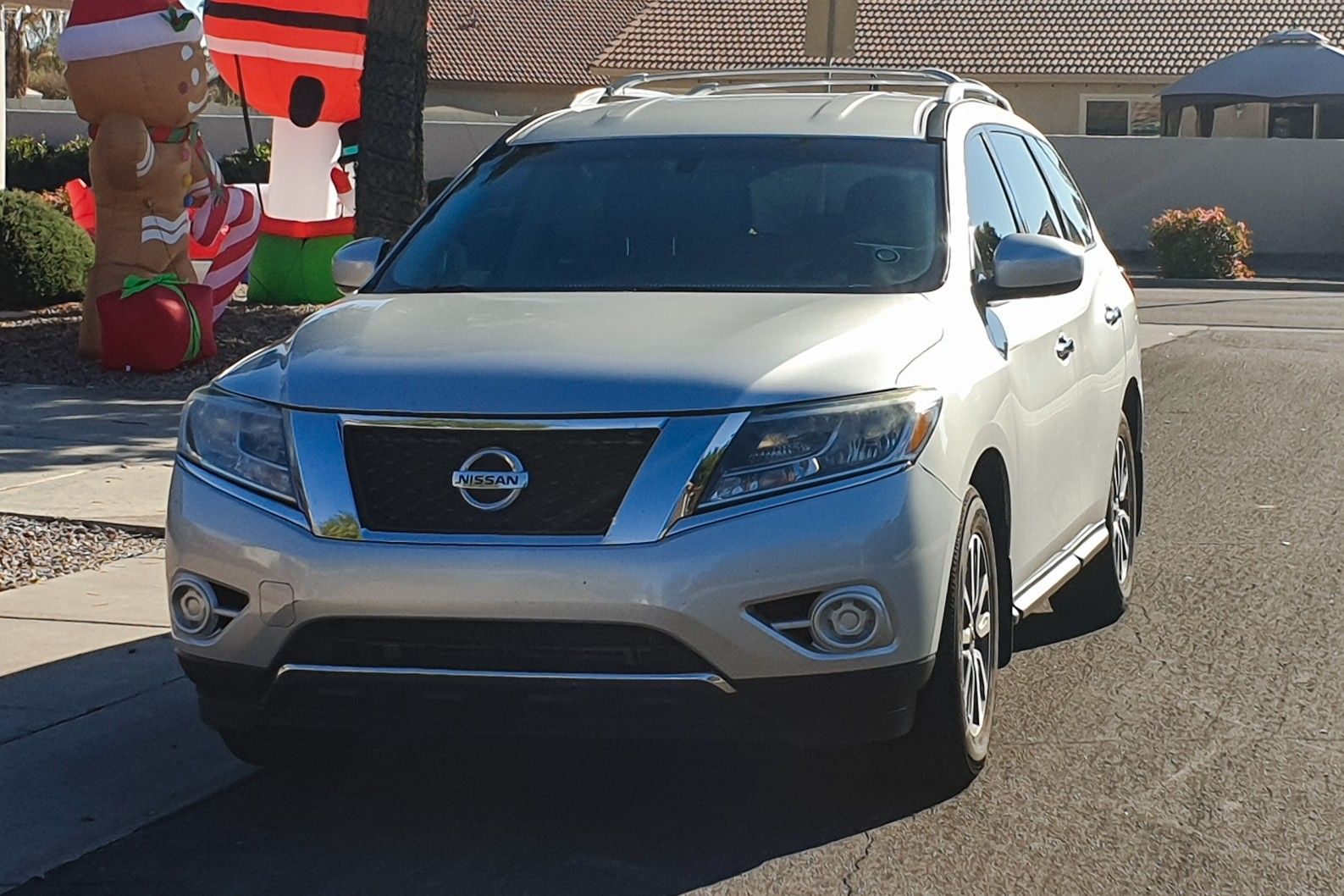 2014 Nissan Pathfinder SV, silver, under seat sub, two keys