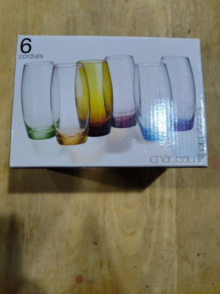 6 SHOT GLASSES, A GLASS CAT, AND A GLASS SAILBOAT ALL FOR $25