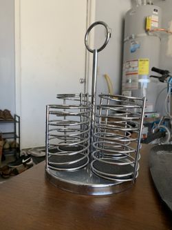 Kitchen items, good condition. Both for $5