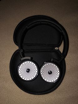 Mercedes Benz Headphones bluetooth wireless