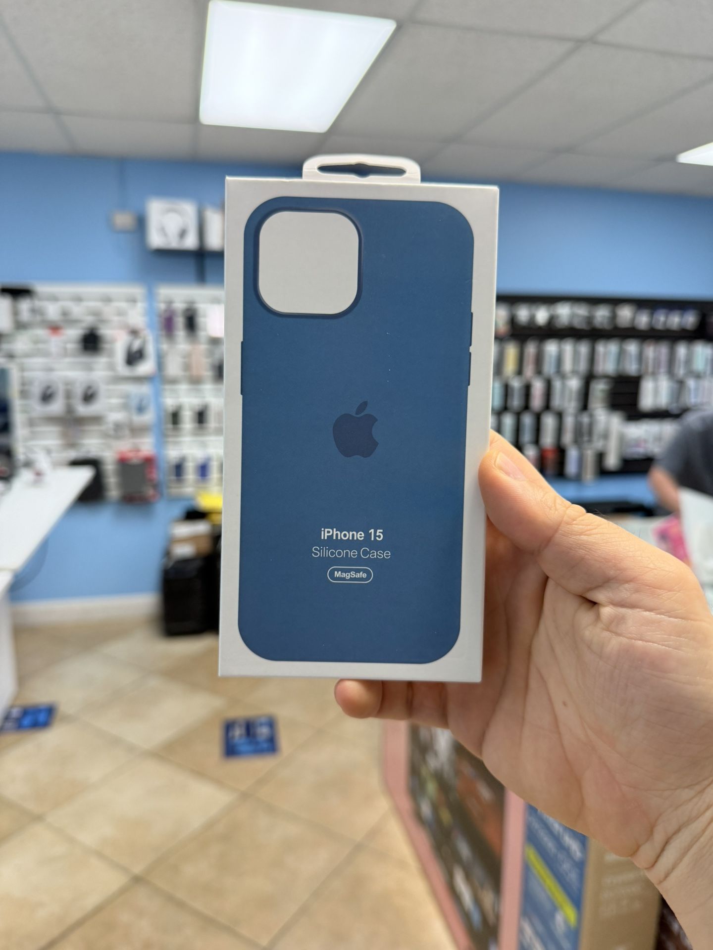iPhone 15 Silicone MagSafe Case Winter Blue