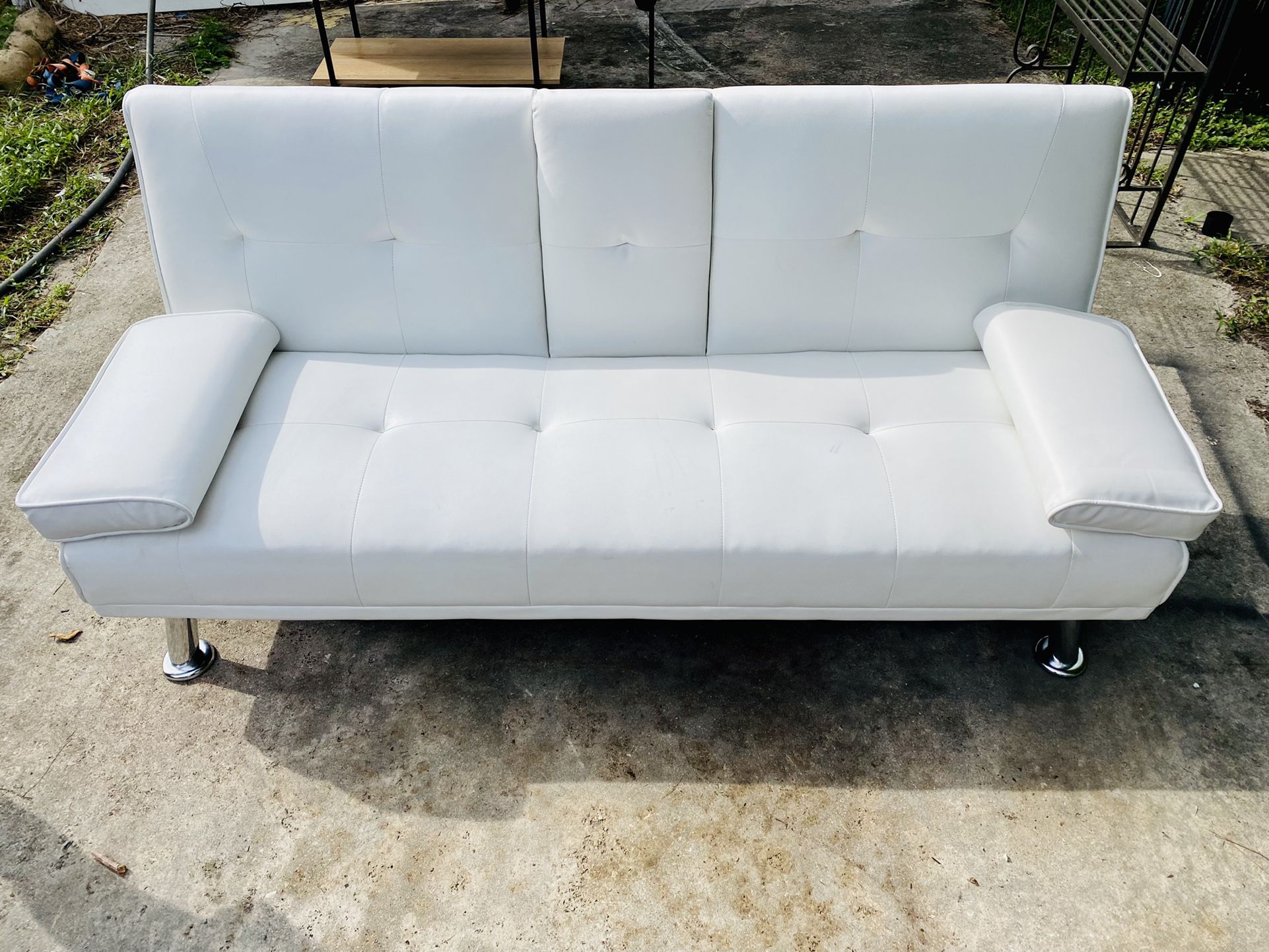 Beatiful White Leather Couch / Day Bed / Futon Very Modern And Comfy PAID $650