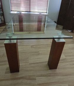 Bring.\nA touch of modern elegance to your dining area with this stunning scandinavian style table.