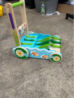 Melissa & Doug Chomp and Clack Alligator Push Toy