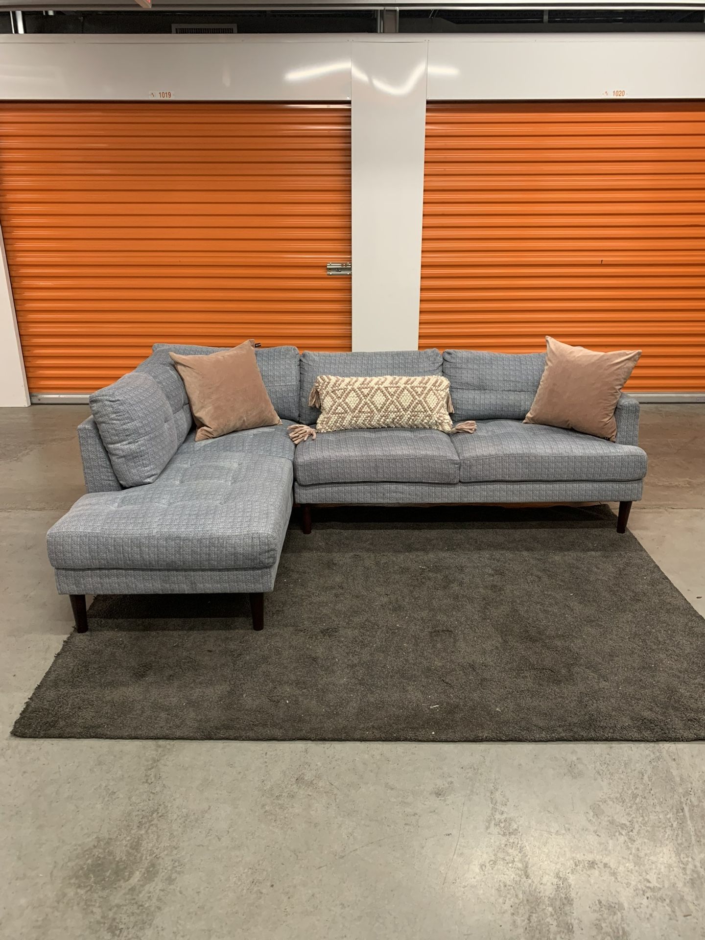 Gorgeous Sectional Couch (Free Delivery 🚚)