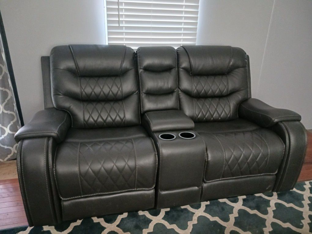 Full Size Couch And Double Rocker Recliner Love Seat With Center Console 
