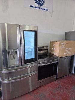 Stainless steel kitchen appliances
