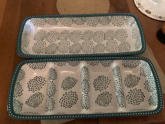 Beautiful Brand New In Box Porcelain Serving Dish Set. (Never Used )