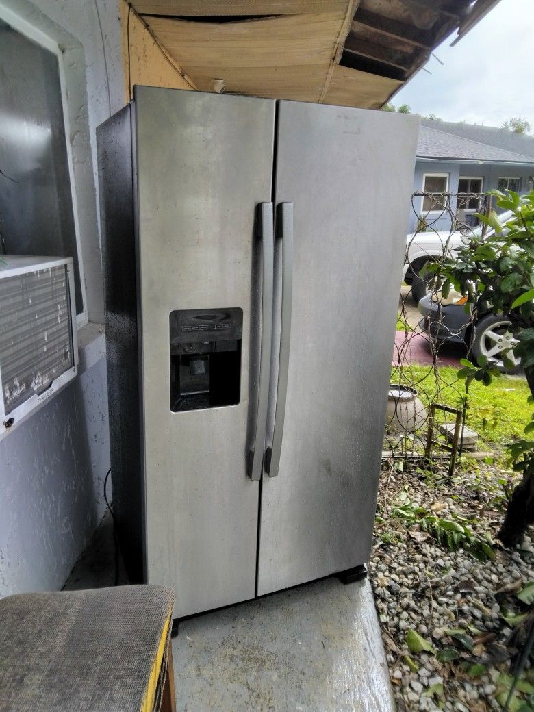 It's Nice It's Quiet It's Smooth It's Clean It's Ice Cold Amana Side By Side Stainless Front