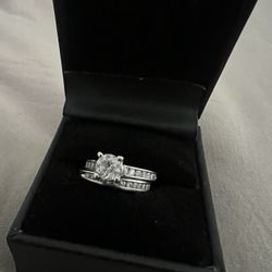 DIAMOND WEDDING RING *** 