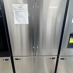 LG Counter Depth Max Refrige With Internal Water And Ice Maker 