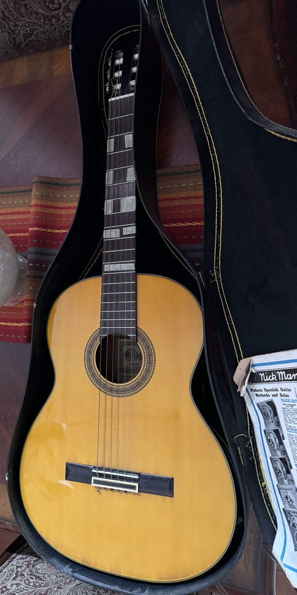 Guitar Takamine C-128