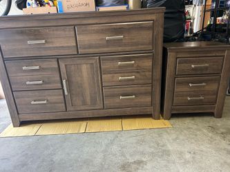 7 Drawers Dresser and Nightstand