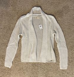 NEW HOLLISTER SWEATER  (Cream with Silver Metallic Threading)  Size Medium