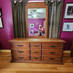 Oak Lowboy Dresser from Union Furniture 1977 with mirror 
One owner
9 drawers, all have been lined so like new