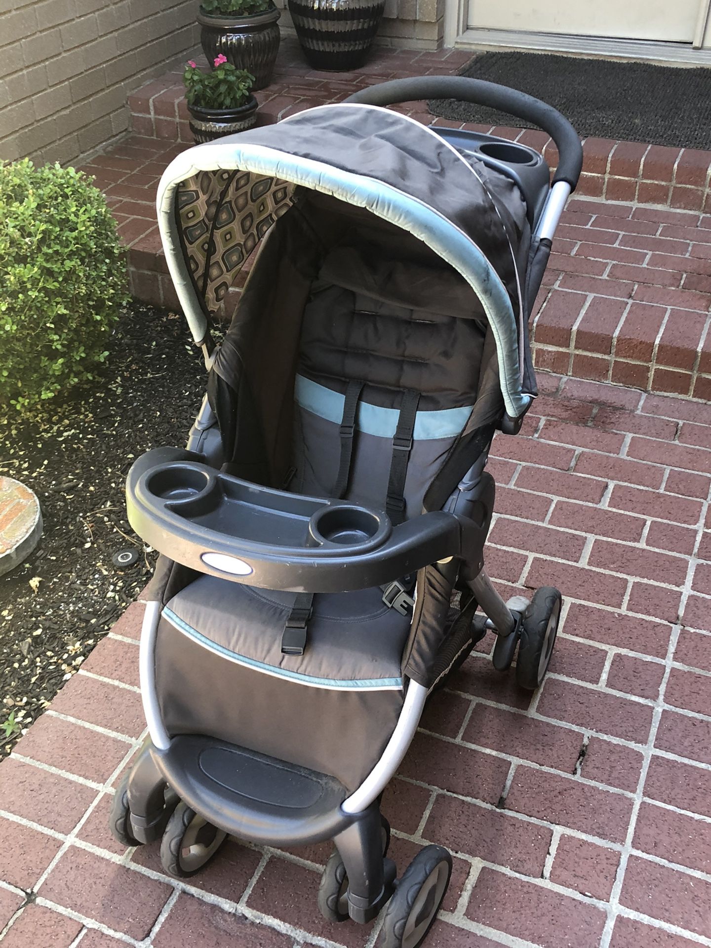 Graco stroller with car seat