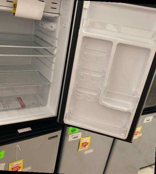 Magic Chef 4.4 Cu Mini Fridge Hmr440se 4 AYCQ
