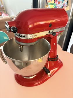 Red KitchenAid Artisan 5 Quart Stand Mixer - Excellent Condition
